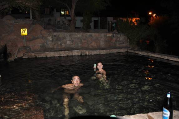 Banho noturno nas deliciosas termas de Fiambalá - Argntina